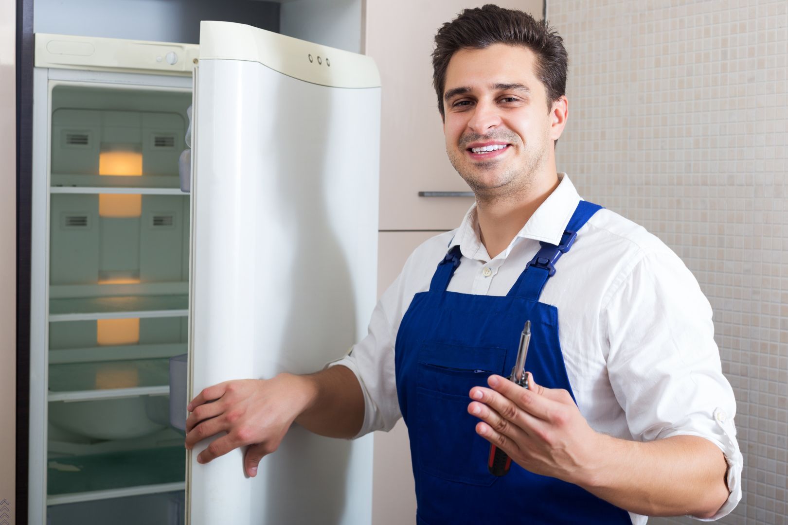 Como Escolher um Tecnico de Geladeira Confiavel