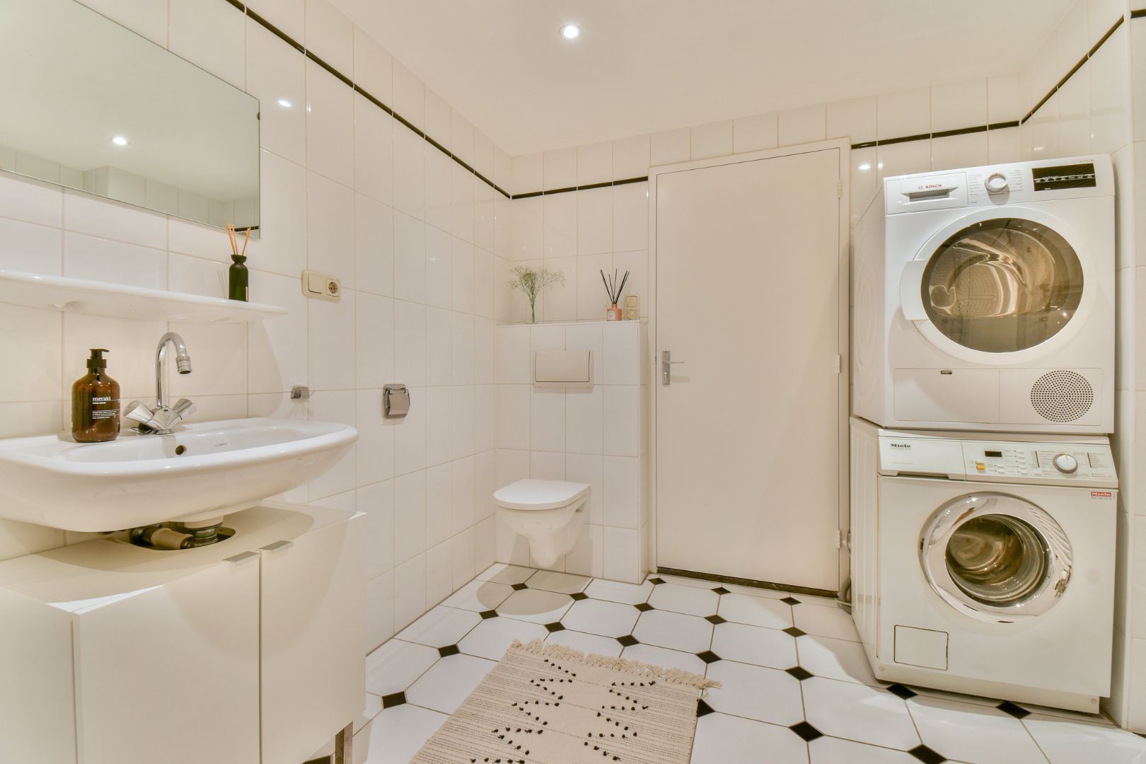 lavanderia container pode ter banheiro ou deposito junto